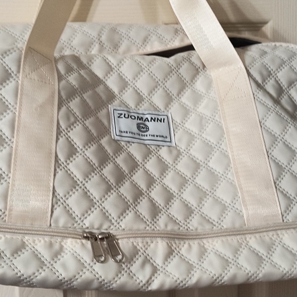 Zuomanni New Quilted Cream Duffel Bag - Picture 4 of 5